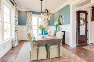 10' ceilings, deluxe trim, wide plank wood floors